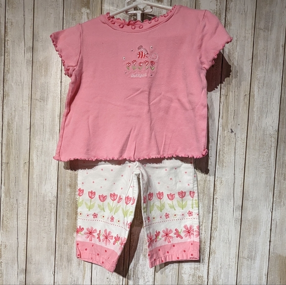 Oshkosh baby 2piece top with Capri knee length pants size 24months. - Picture 1 of 8